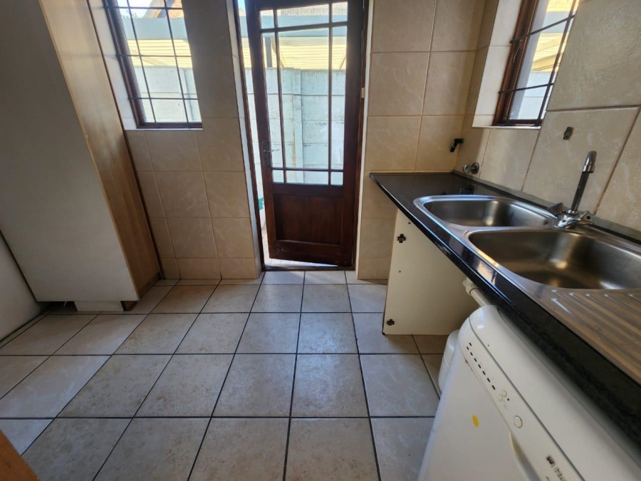 To Let 4 Bedroom Property for Rent in Parklands Western Cape